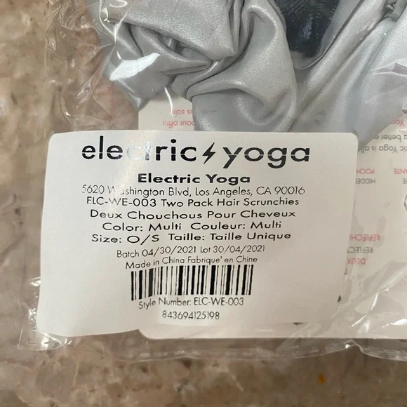 REFLECTIVE SCRUNCHIES WITH POCKETS - Picture 4 of 4